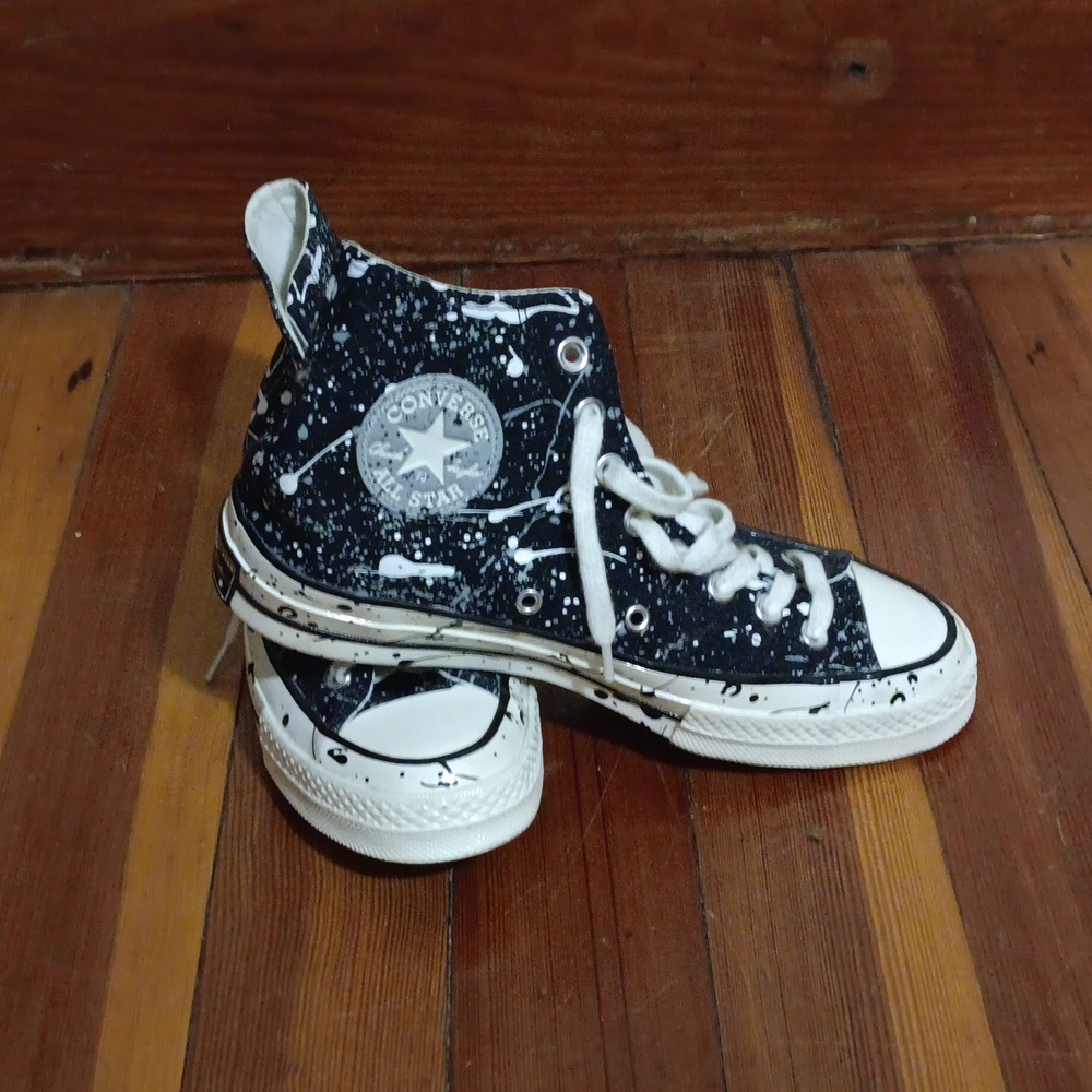 Paint splatter converse size 9 1/2